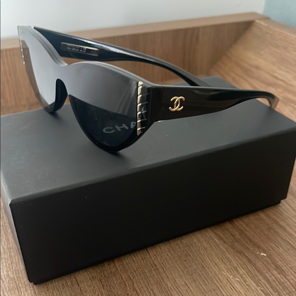 Chanel Black Sunglasses - Picture 2 of 3